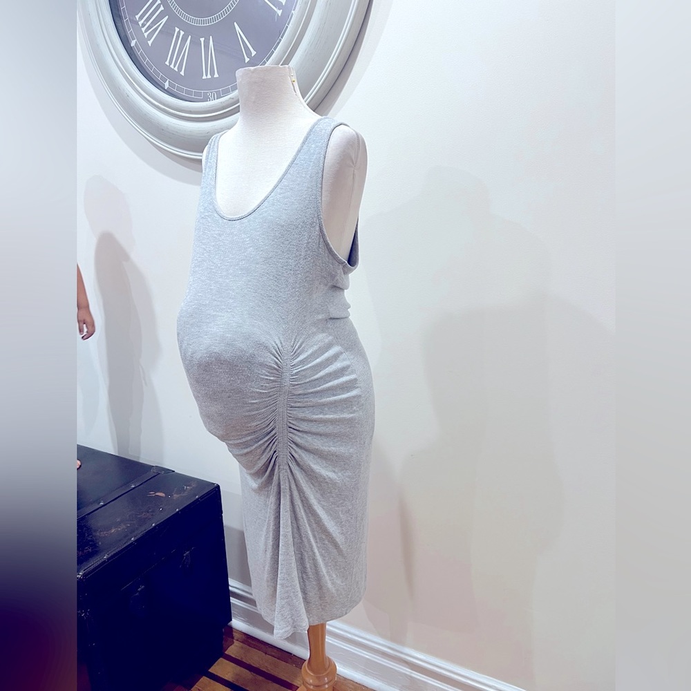 Splendid size large gray ruched maternity dress